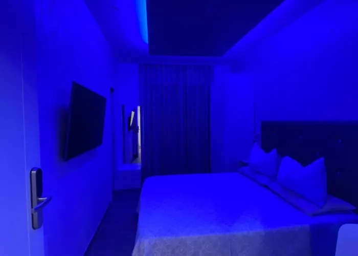 Domus Cinecitta Frühstückspension 4*