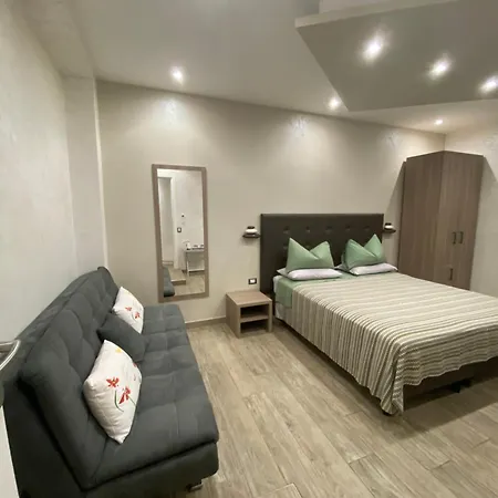 Bed and Breakfast Domus Cinecitta