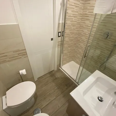 فندق مبيت وإفطار Domus Cinecitta روما