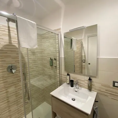 فندق مبيت وإفطار Domus Cinecitta 4*