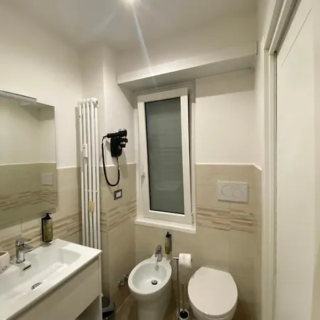 فندق مبيت وإفطار Domus Cinecitta روما