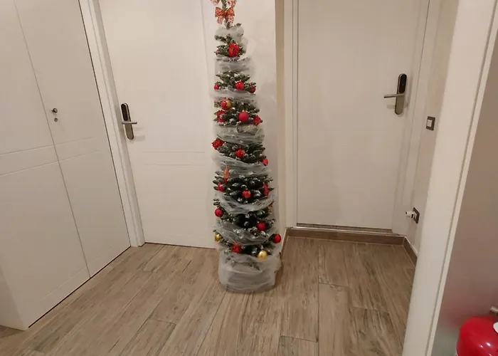 فندق مبيت وإفطار Domus Cinecitta 4*